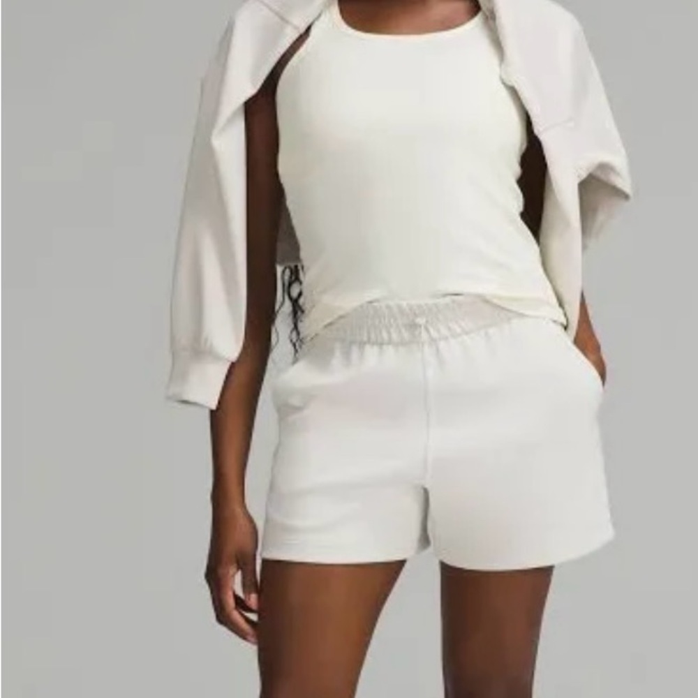 Lululemon Women's Softstreme HR Shorts 4” Bone color Size 8